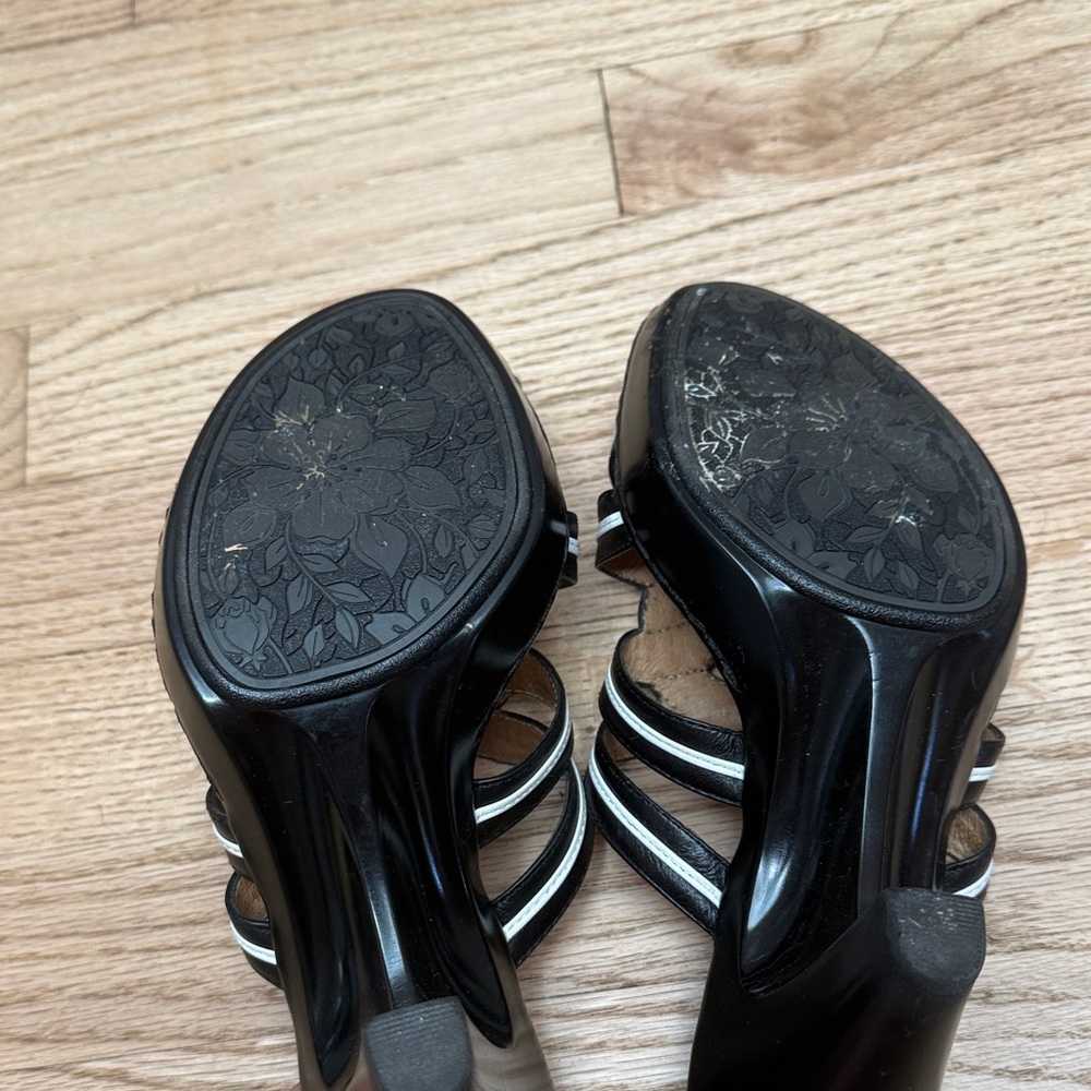 Women's Black and White Heeled Sandals - Picture 6 of 7